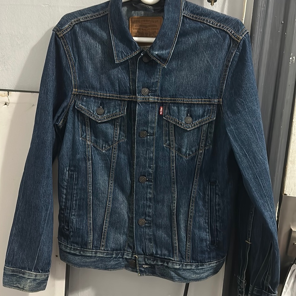 Men’s Levi’s denim jacket
